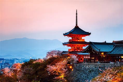  Świątynia Kiyomizu-dera - Zapierająca dech w piersiach architektura z widokiem na Kyoto!